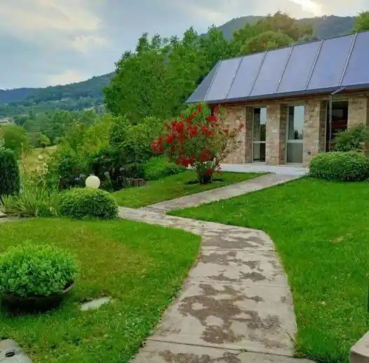 Sede de Il Canto della Terra immersa nel verde della Valle Seriana ad Alzano Lombardo